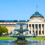 Historisches Casino und Kurhaus in wiesbaden © Hackman - depositphotos.com